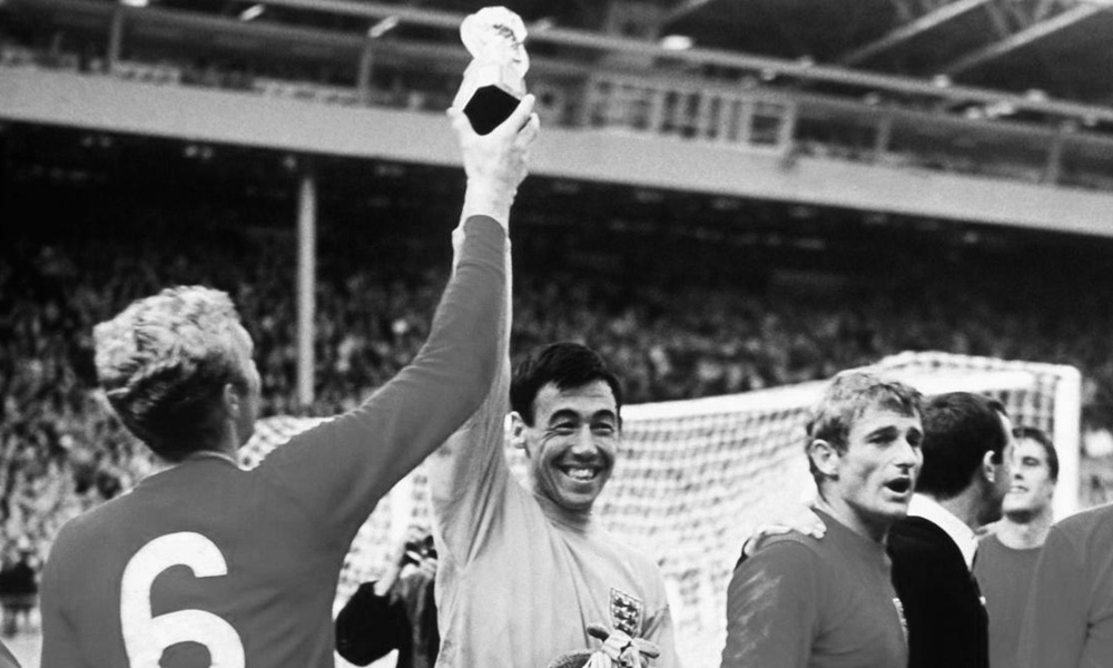 England's World Cup-winning keeper Banks dead at 81