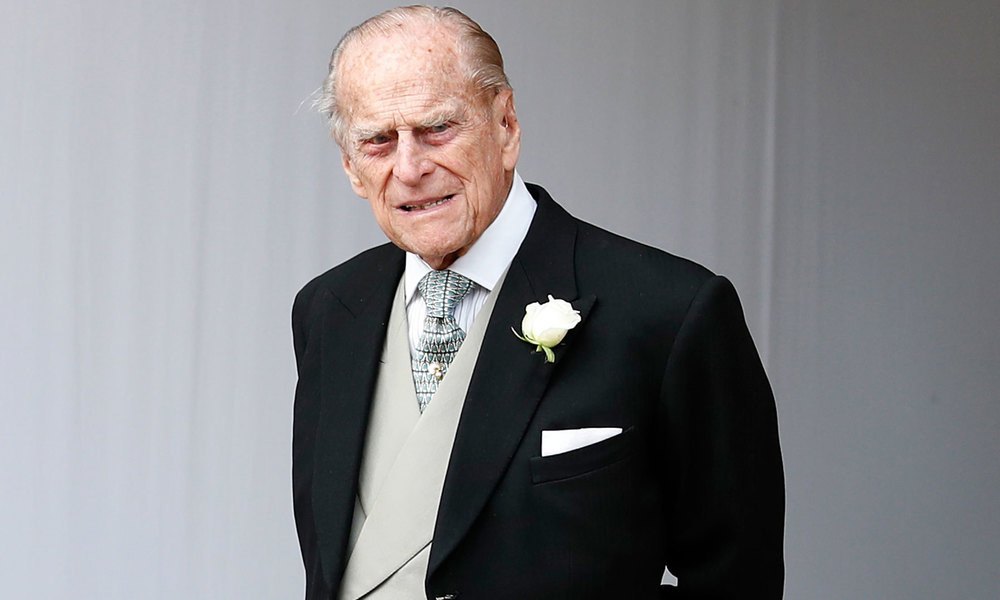 Britain's Prince Philip gives up driving licence after crash
