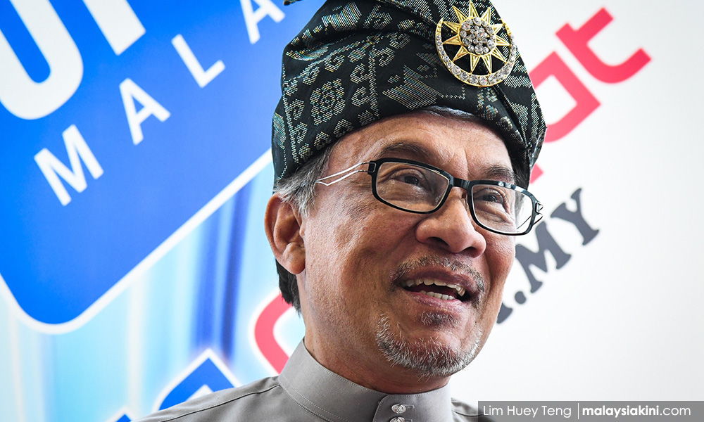 Anwar ada bukti PAS bayar Clare