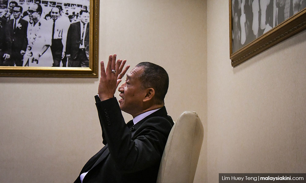 Biar Rafizi berhenti, jangan pujuk -  Nazri
