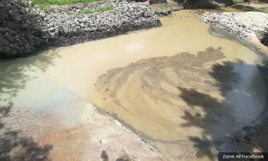 Malaysiakini Chemical Waste In Sungai Kim Kim Affects Fishermen S Livelihood