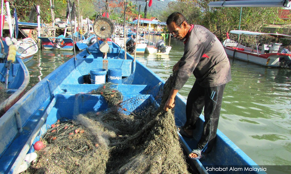 Forced holiday for fishermen due to worsening haze