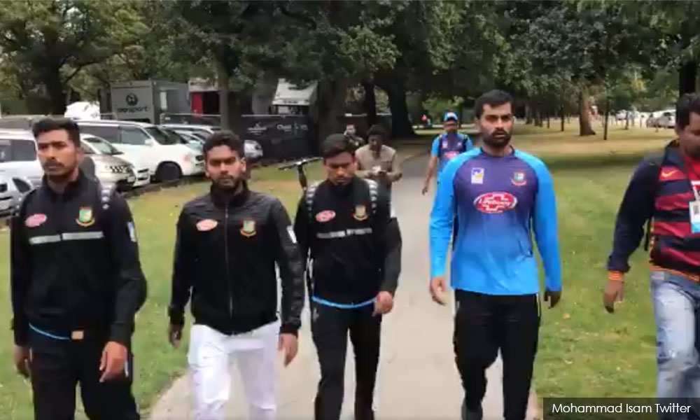 Bangladesh cricket team narrowly avoid mosque shooting, test called off