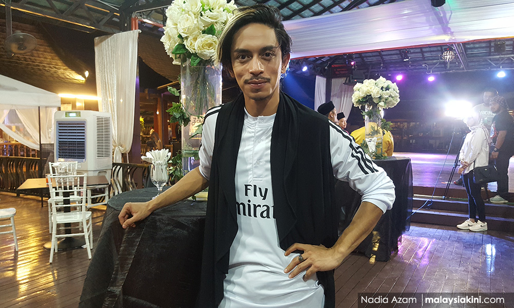 Iqram buat benda pelik bukan saja-saja