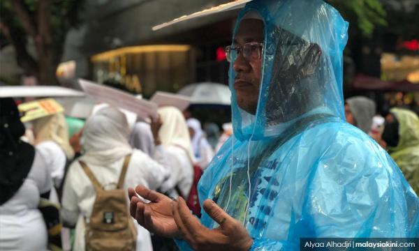 Dalam Basah Hujan Asyraf Wajdi Dakwa Raja Dihina