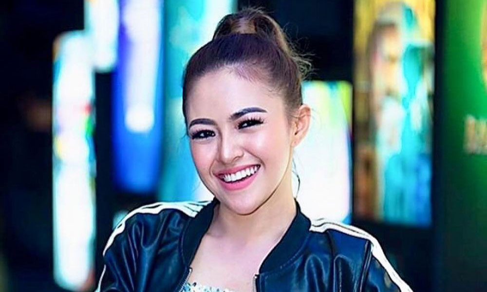 Di hospital mana ada jururawat berbaju ketat, tanya Baby Shima