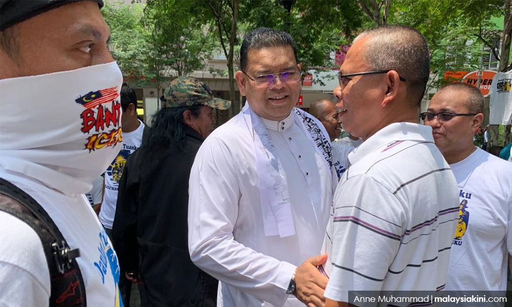 Dalam Basah Hujan Asyraf Wajdi Dakwa Raja Dihina