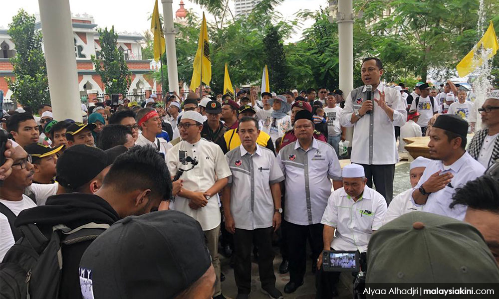 Dalam Basah Hujan Asyraf Wajdi Dakwa Raja Dihina