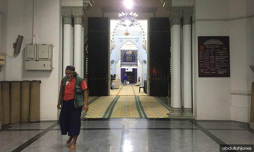 Taat tanpa mata