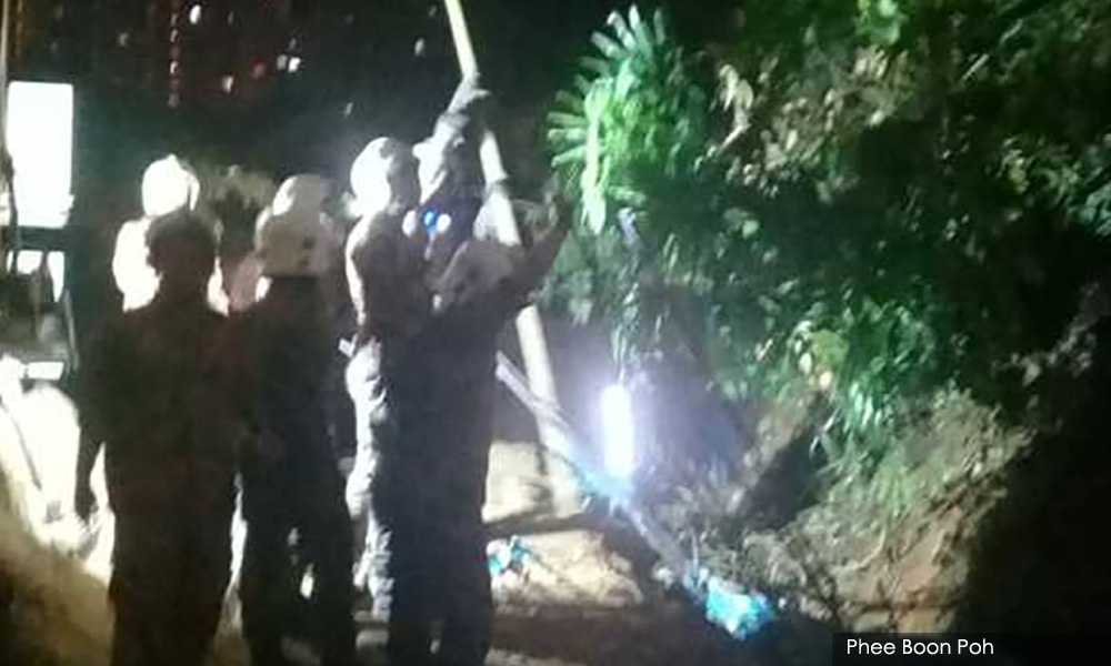 Tanah runtuh: Operasi 7 jam keluarkan 4 mayat