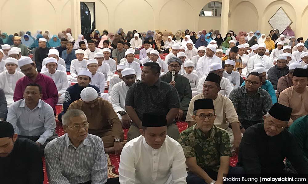 Azmin Tells Media Not To Provoke His Ties With Anwar