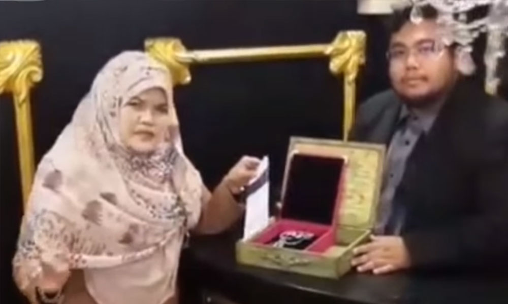 Aishah pulangkan kubik zirconia Vida dalam kotak istimewa