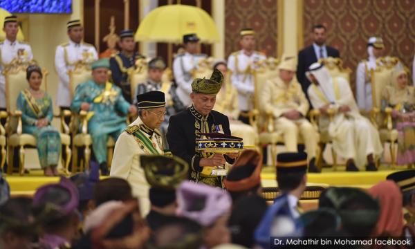 On Agong's birthday, Dr M reiterates commitment to weed out corruption