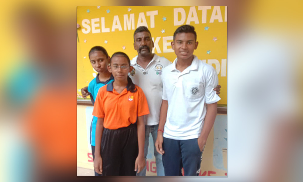 Three stateless children continuously threatened with being denied schooling