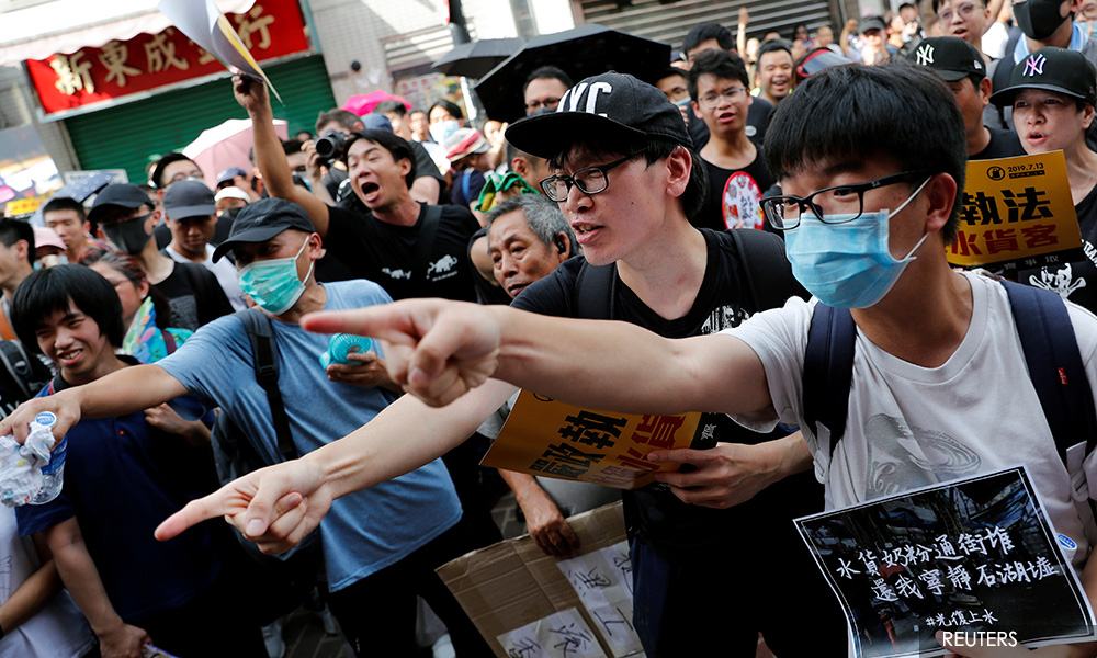 Gov't says protests pushing HK to 'extremely dangerous edge'