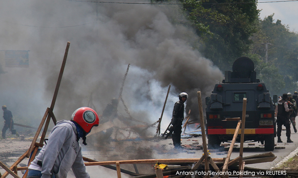 Indonesia arrests 34, blocks internet in Papua to help curb violent protests