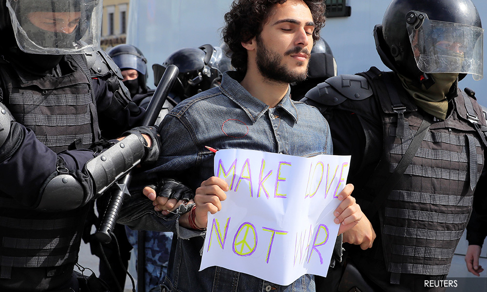 Russians demand free elections in Moscow, defying protest ban