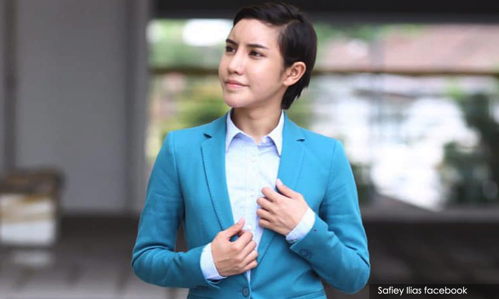 Fikir mati, Safiey Ilias buang silikon di dada