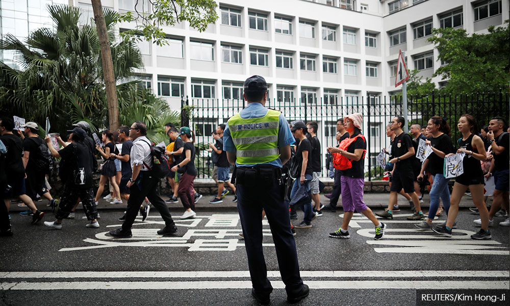 Hong Kong protesters plan busy lantern festival, again targeting metro