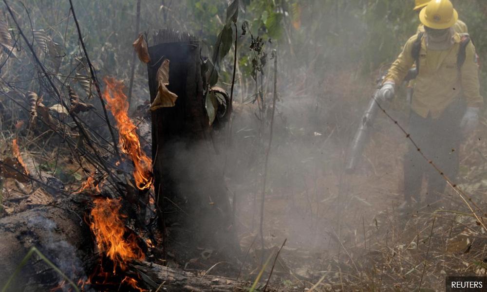 Warplanes dump water on Amazon as Brazil begins fighting fires