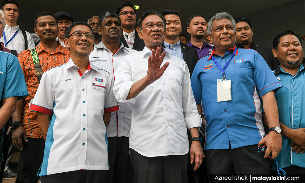 Sukar untuk kerajaan selamatkan Utusan - Anwar