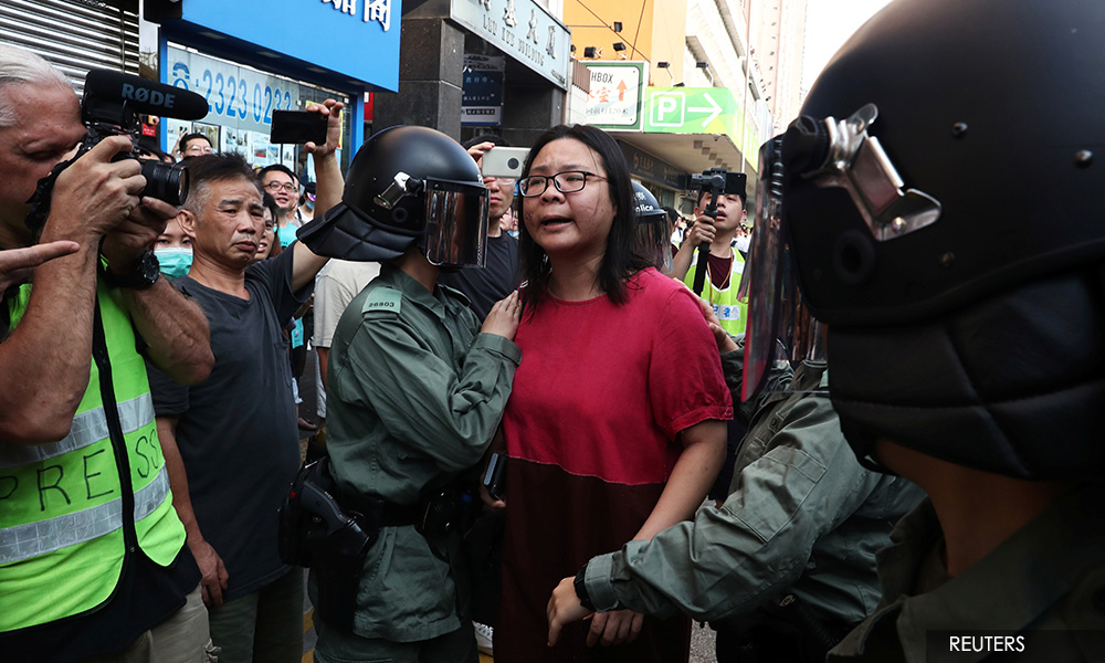 Hong Kong protesters sing 'God Save the Queen' in plea to Britain