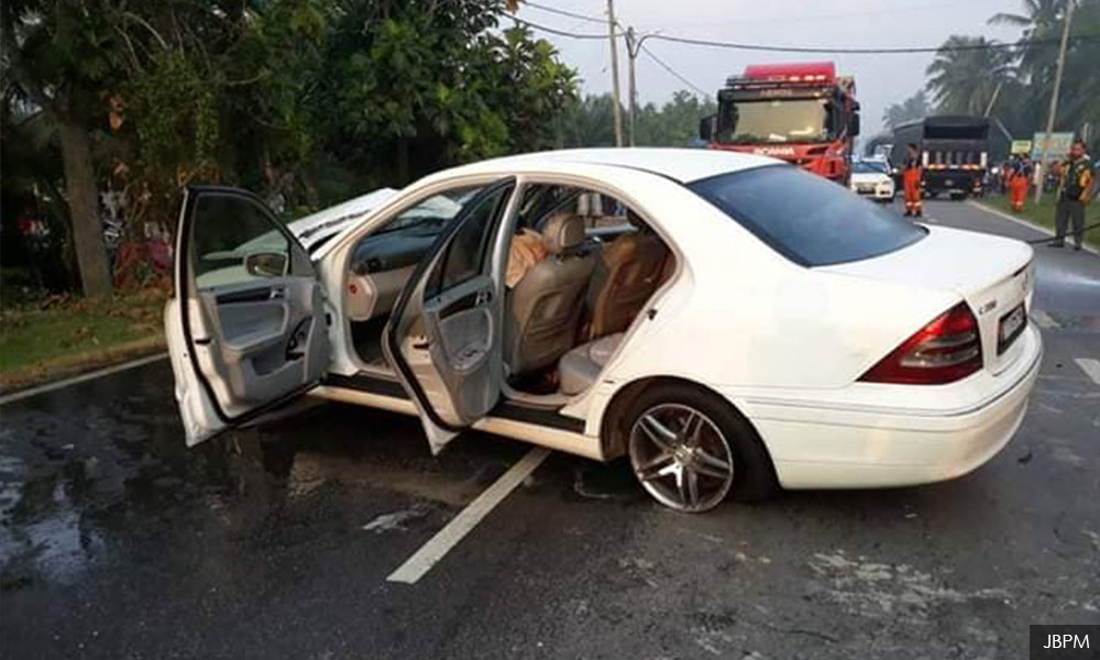 Warga emas kelar leher sendiri lepas kemalangan