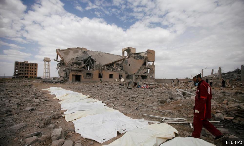Saudi-led coalition bombs Yemen prison, more than 100 feared dead