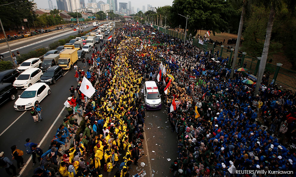 Demo Indonesia: Polis mula gunakan meriam air, pemedih mata