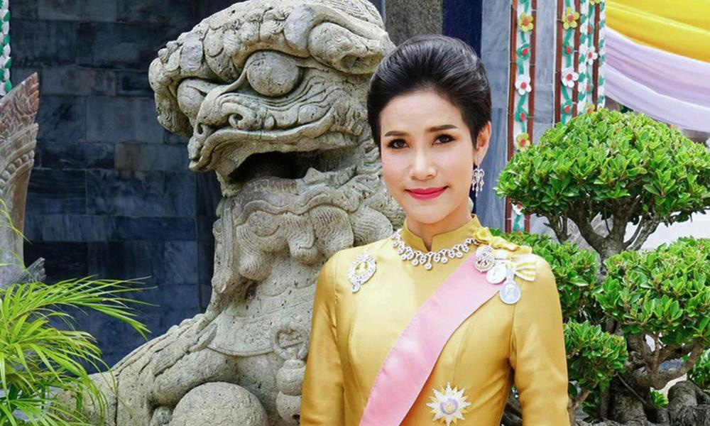 Thai king strips 'disloyal' new royal consort of titles