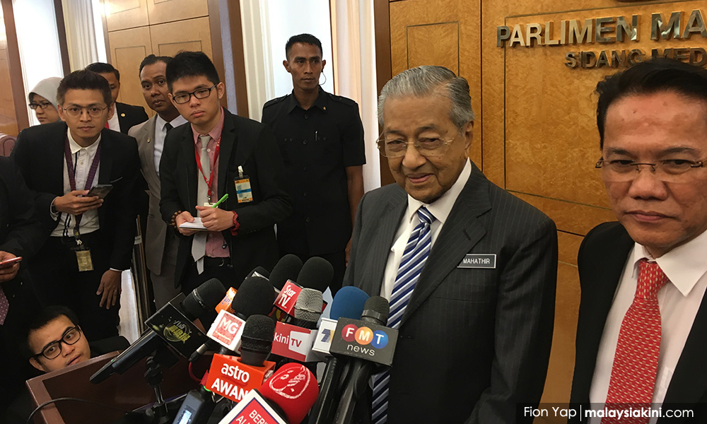 Gov't prepared to review poverty line, says Dr M