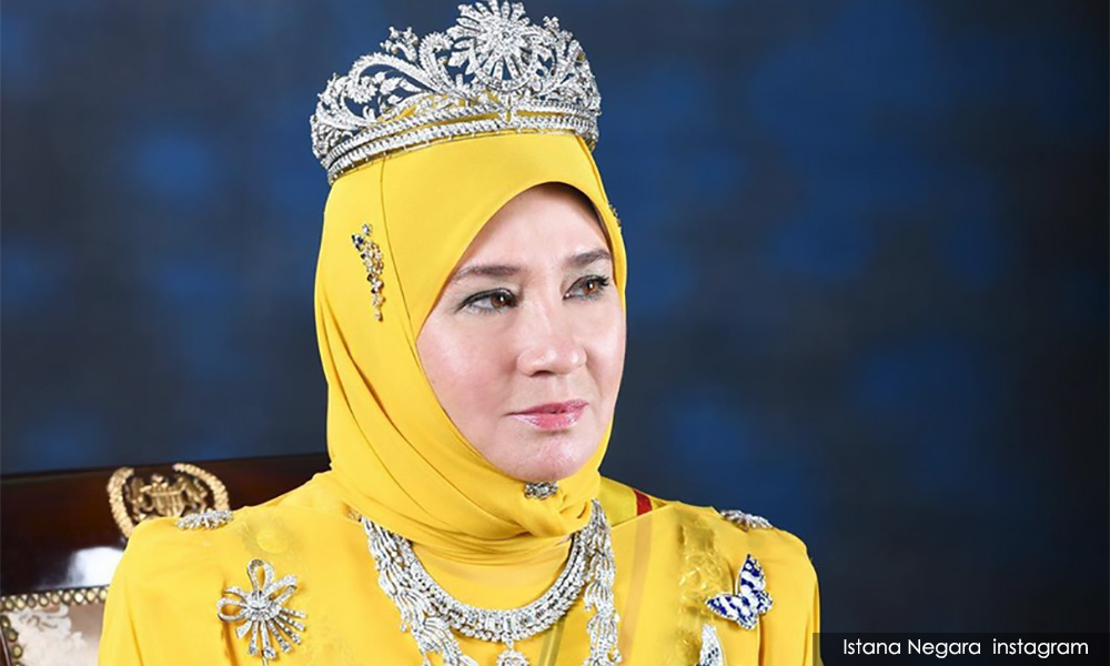 Queen encourages the people to read, write in native languages