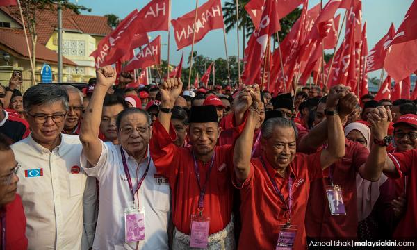 Protest Votes Loom As Some Chinese Voters Seek To Teach Harapan A Lesson