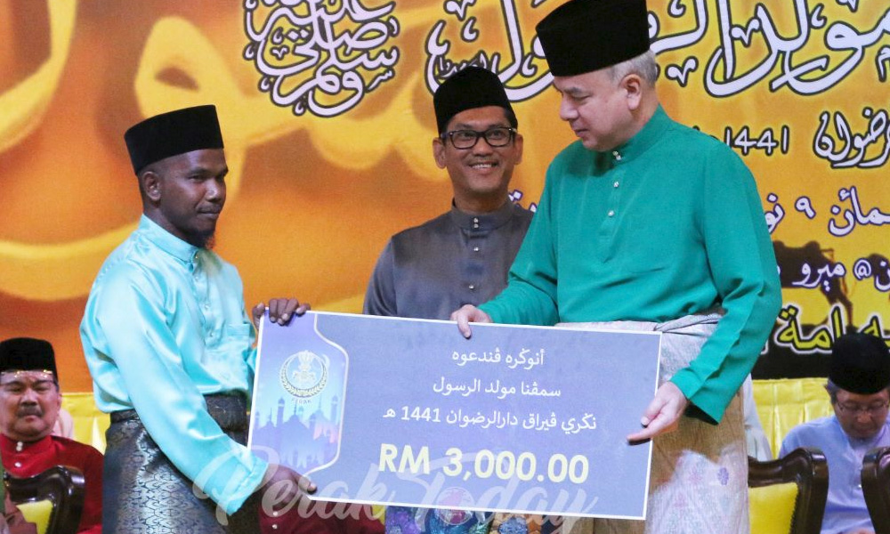 Temiar convert receives preaching award from Perak Sultan