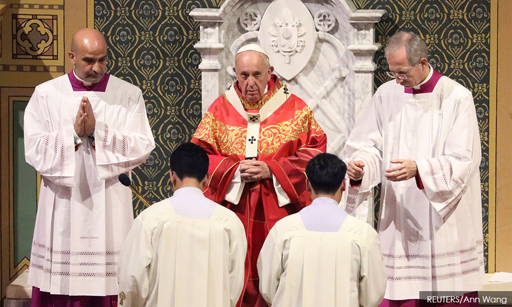 Pope departs Thailand for Japan, bringing anti-nuclear message