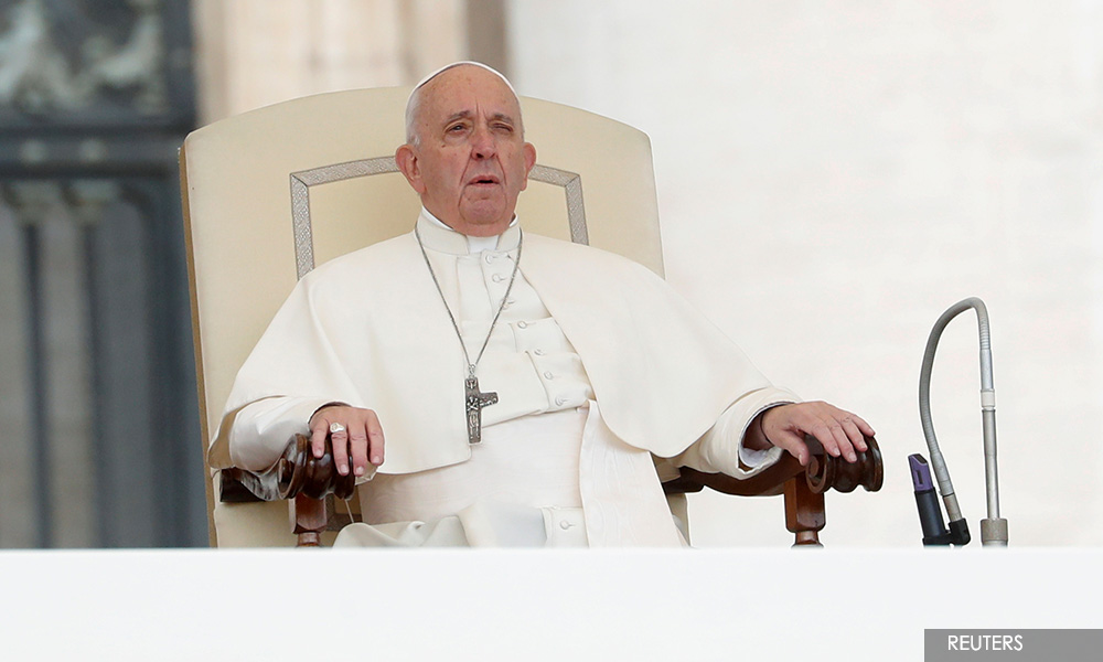 Pope likens politicians who rage against gays to Hitler
