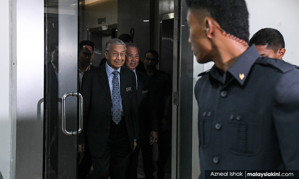 Mereka boleh pecat saya jika mahu begitu, kata Mahathir