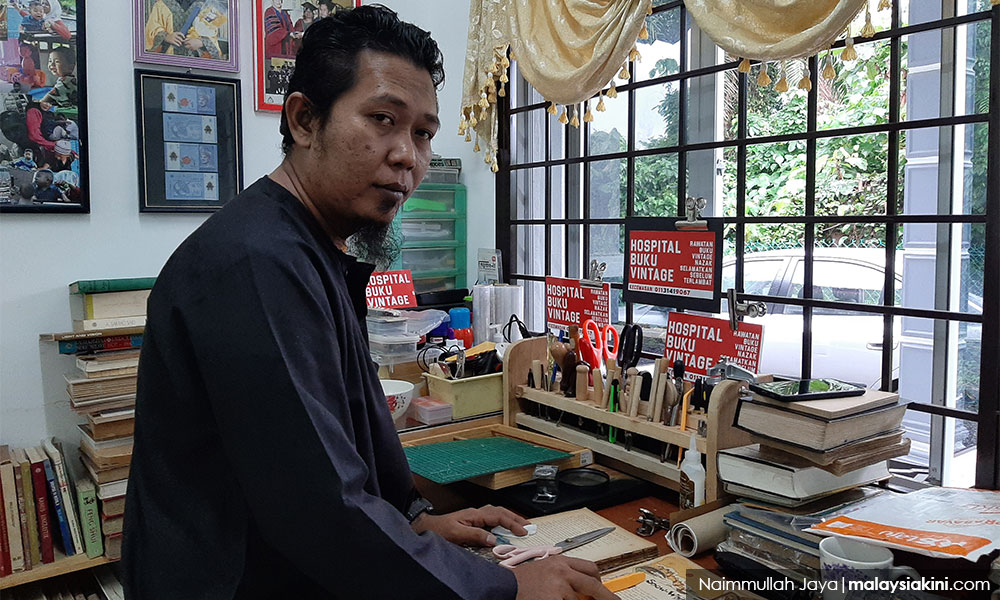 Ilham si 'doktor' buku-buku usang