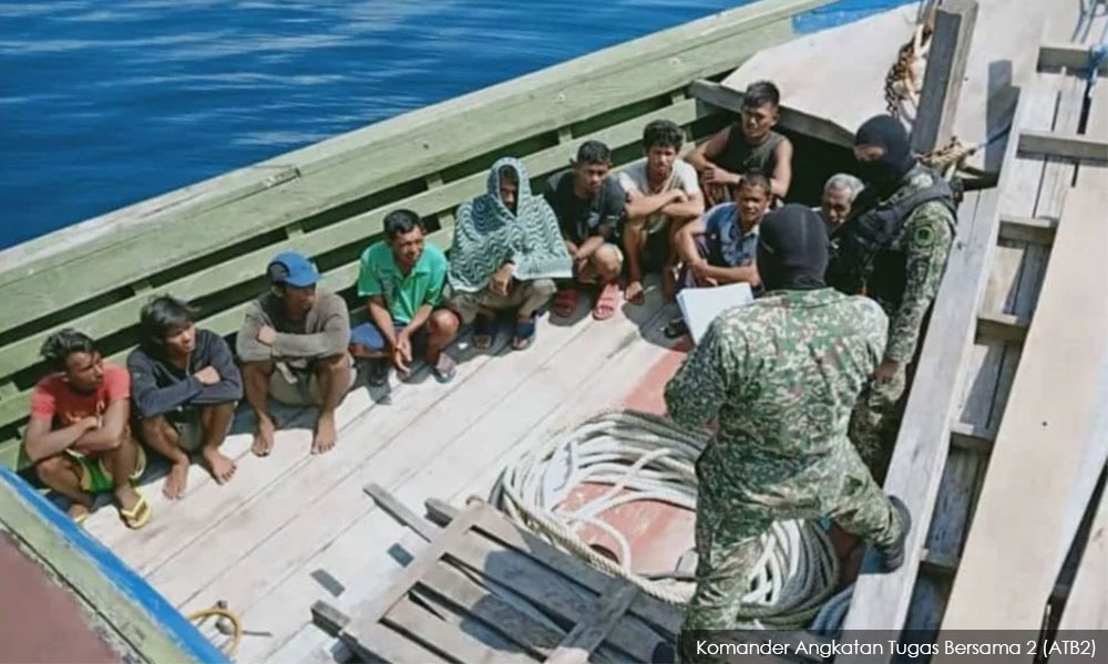 Attempt to smuggle oil into country foiled, 10 detained