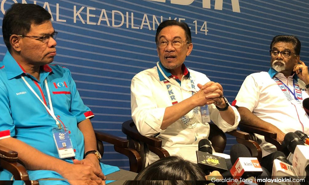 Sack Azmin? Issue does not arise, says Anwar