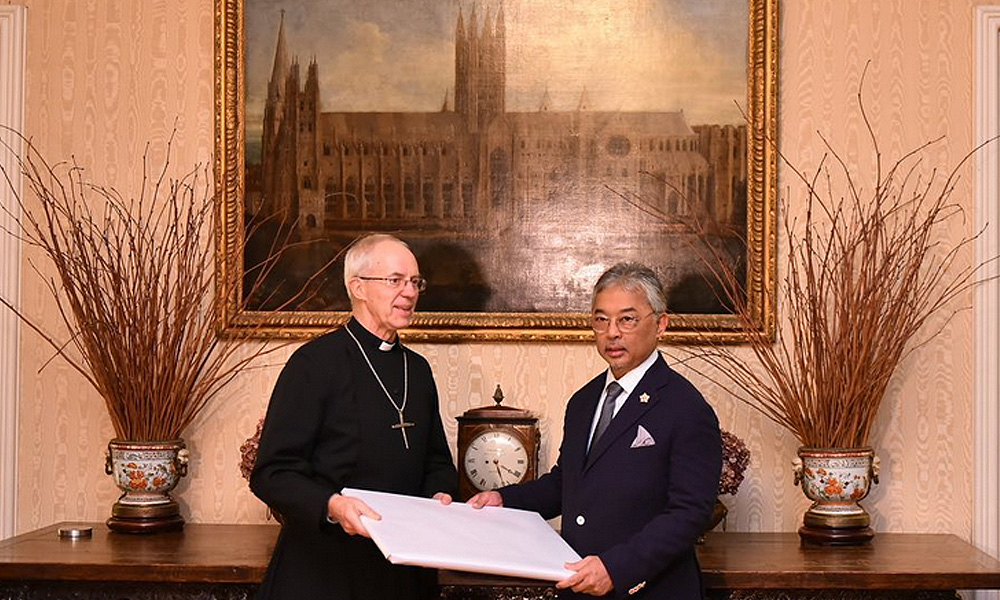 King meets Archbishop of Canterbury in London