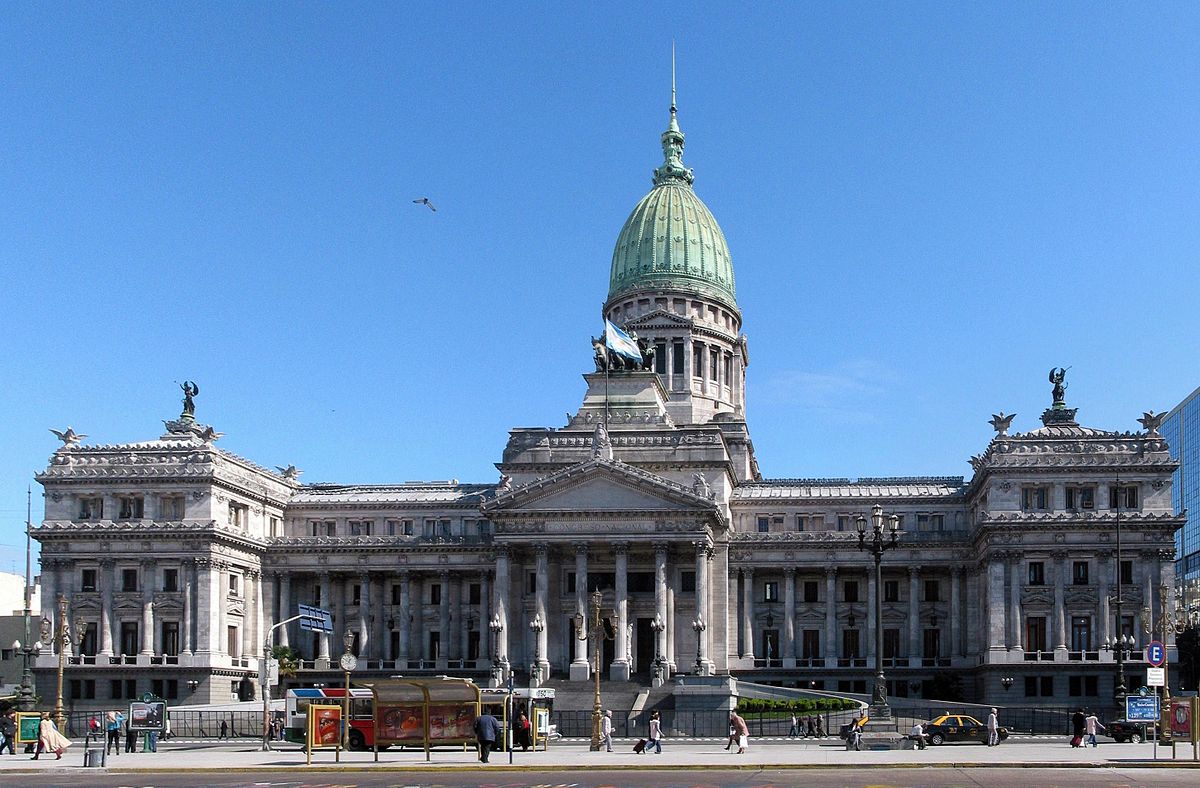 Ahli parlimen Argentina beku gaji 6 bulan tangani krisis ekonomi