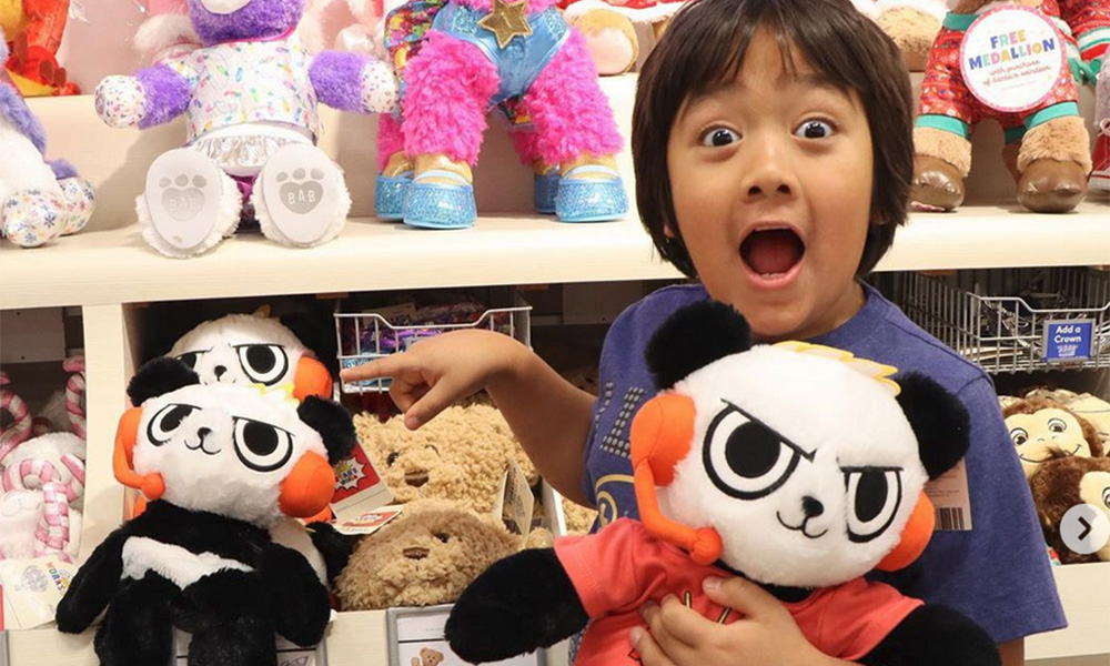 Budak 8 tahun jana RM107.6 juta dari Youtube