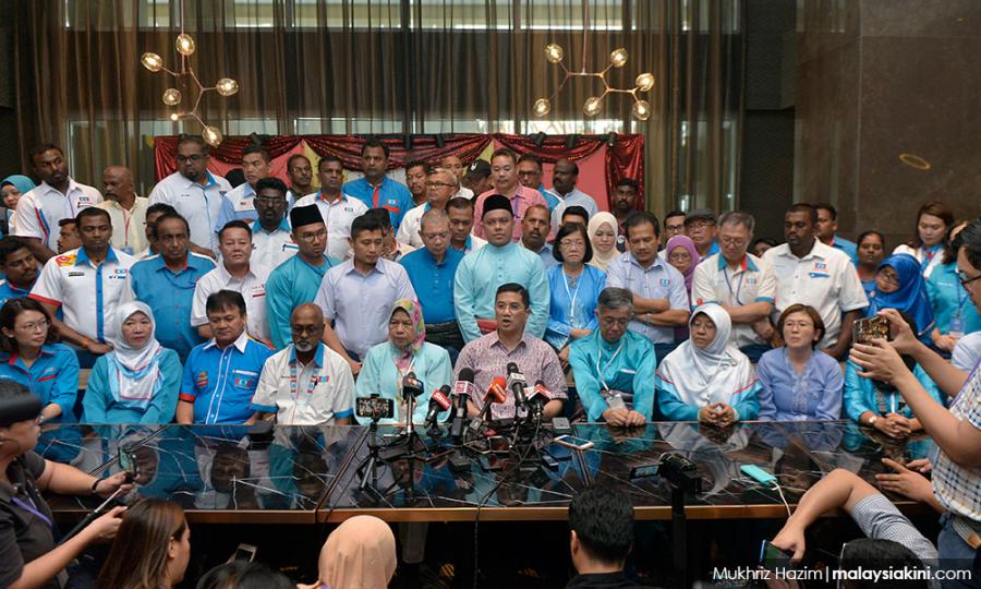 Malaysiakini - Azmin camp blames Anwar's traitor remarks for ...