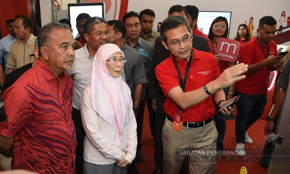 Wan Azizah: Economic growth achieved without sudden price increases