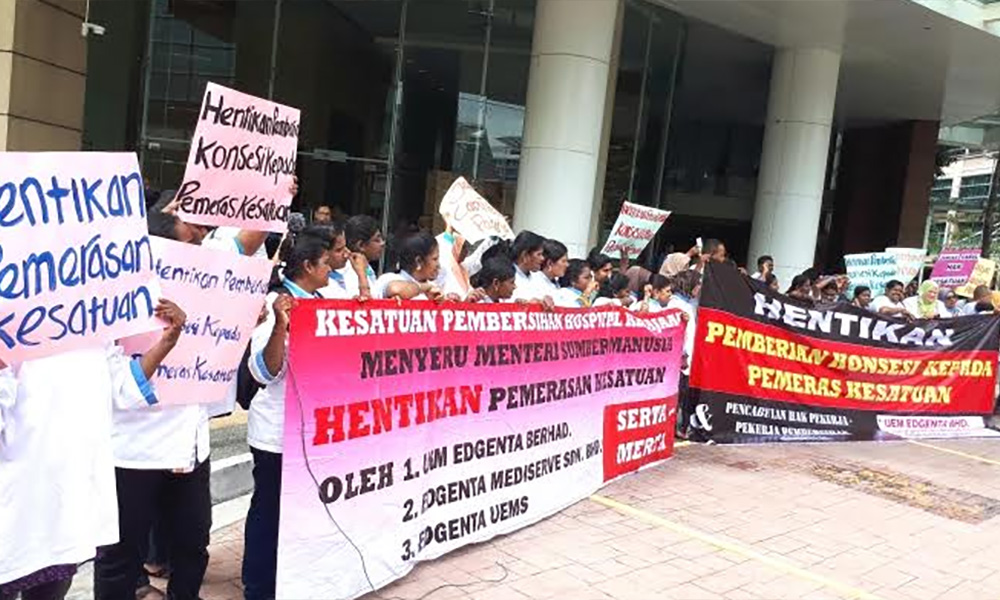 Hospital cleaners protest in front of Health Ministry HQ