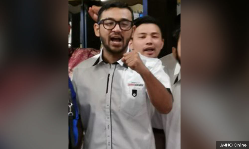 'Mana Adam Adli, menyorok bawah meja?'