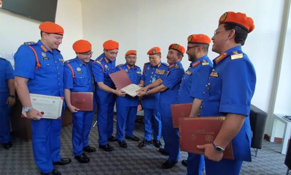 Eizlan Yusof Naik Pangkat Kini Kolonel Apm