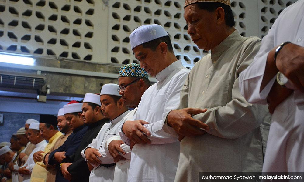 'Anwar hints at accepting AG decision on sex video', and 4 news from yesterday
