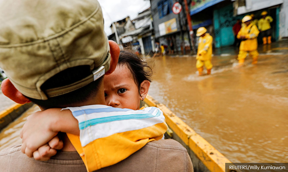 Flood death toll rises to 21 in Indonesian capital